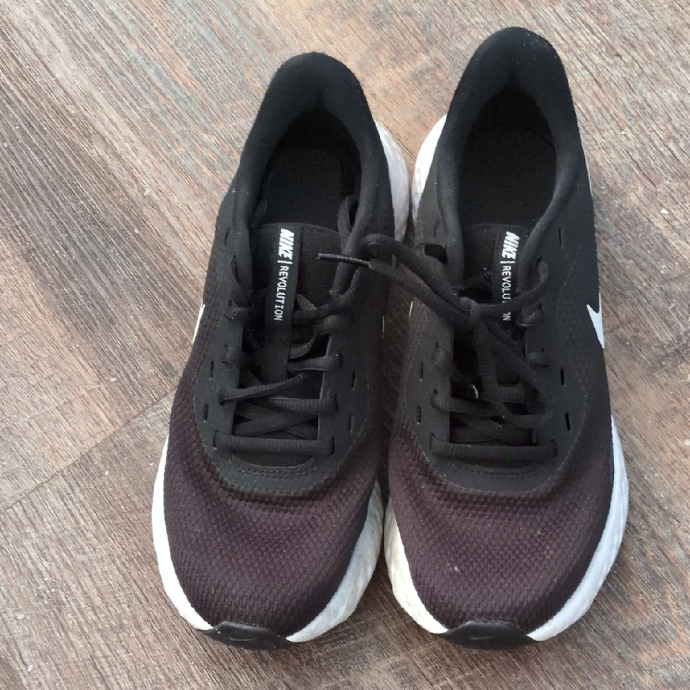 Nike Black and White Running Shoes